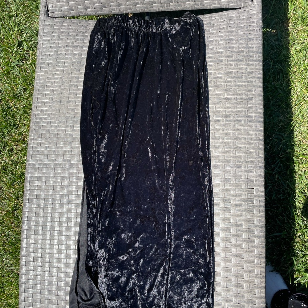 Crushed velvet midi skirt with slit